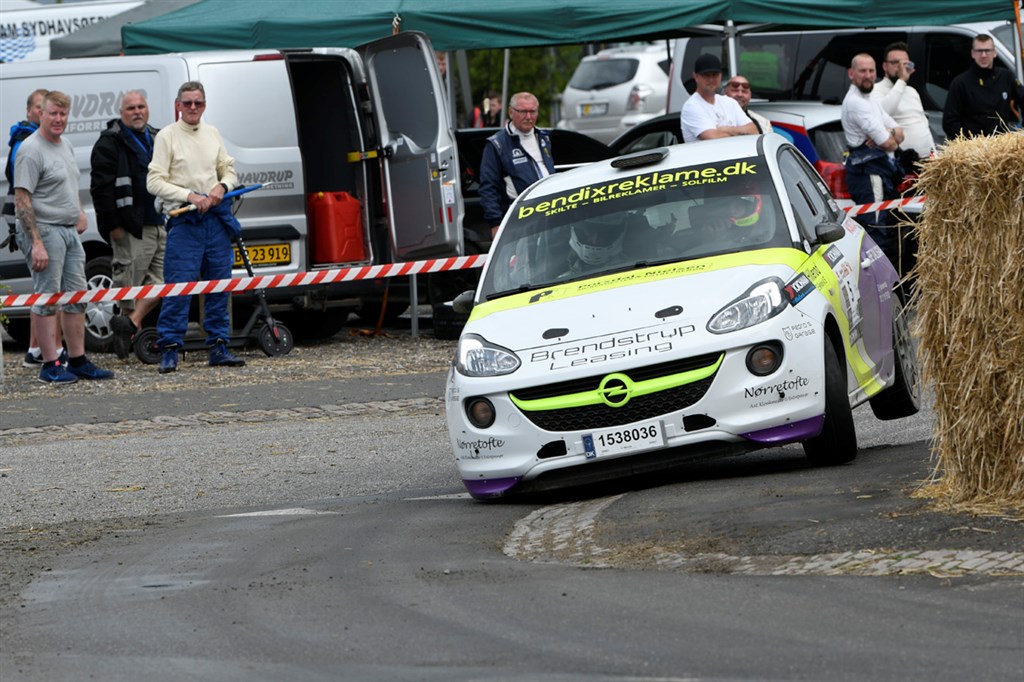 Rasmus Sørensen havde fart på bilen og kørte hist og pist på to eller tre hjul - og vandt.
(Foto: specialpress@gmail.com)